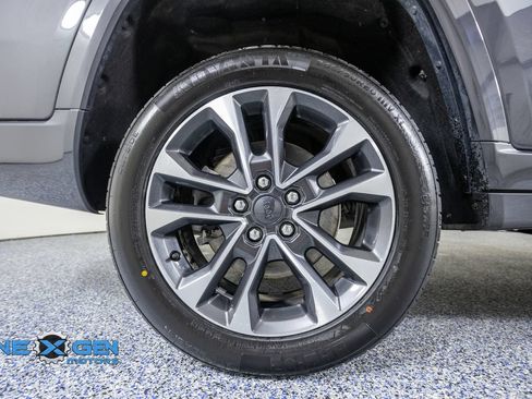 Used 2021 Jeep Grand Cherokee L Overland w/ Luxury Tech Group IV AWD/4WD image 45