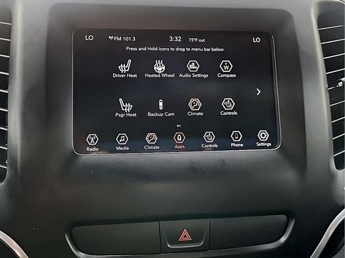 Used 2019 Jeep Cherokee Latitude Plus w/ Comfort/Convenience Group AWD/4WD image 23
