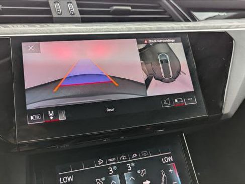 Used 2021 Audi e-tron Premium w/ Convenience Plus Package image 21