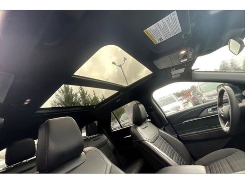 Used 2025 Ford Explorer ST-Line image 22