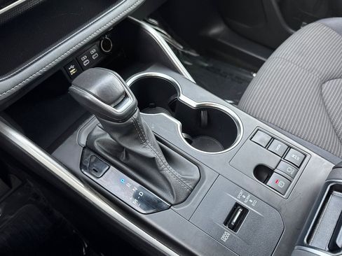 Used 2025 Toyota Highlander LE image 23