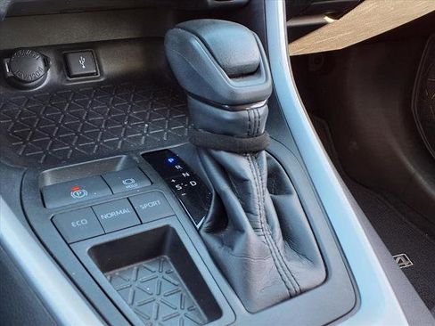 Used 2020 Toyota RAV4 XLE image 14