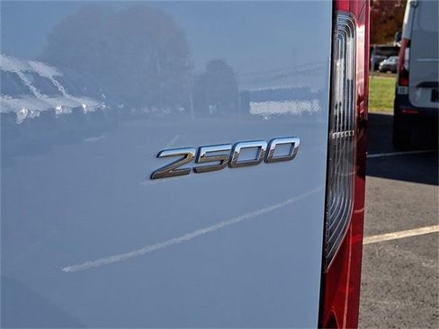 Used 2025 Mercedes-Benz Sprinter 2500 image 25