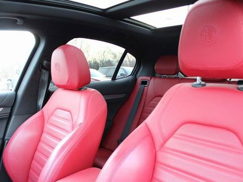 Used 2024 Alfa Romeo Stelvio Veloce image 15