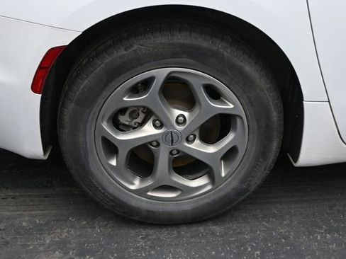 Used 2024 Chrysler Pacifica Limited w/ Trailer Tow Group image 39