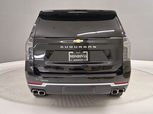 Used 2025 Chevrolet Suburban High Country AWD/4WD image 8