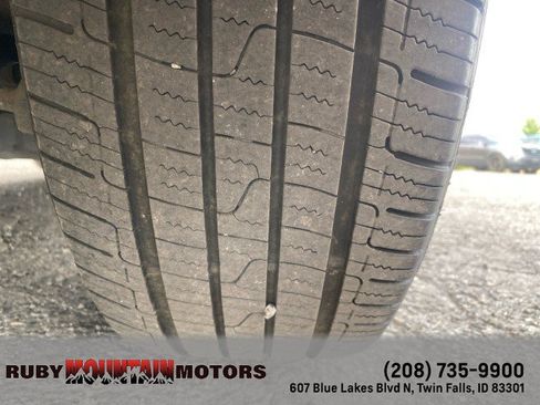 Used 2013 Toyota Camry SE w/ Preferred Accessory Pkg FWD image 9