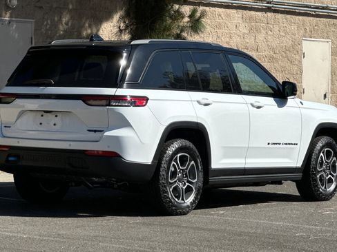 New 2023 Jeep Grand Cherokee Trailhawk w/ Advanced Protech Group II image 3