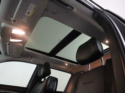 Used 2017 Jeep Grand Cherokee Summit image 46