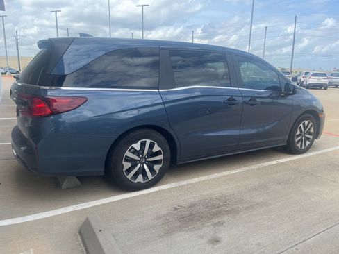 Used 2026 Honda Odyssey EX-L image 2