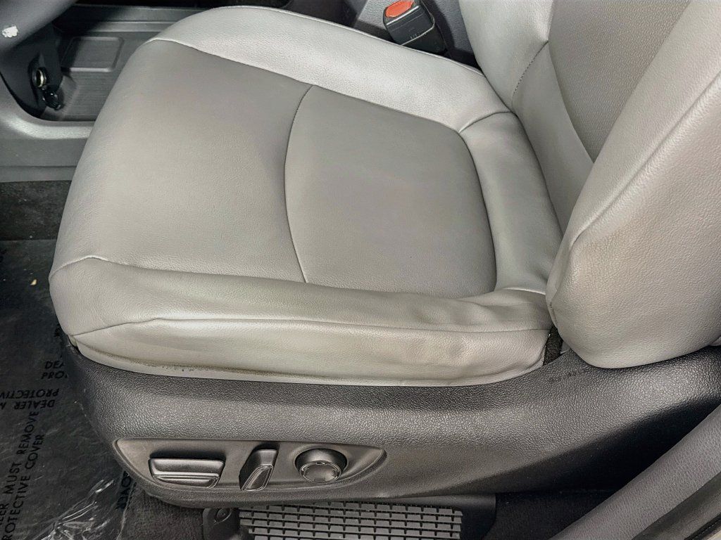 Used 2023 Toyota Sienna XLE AWD/4WD image 21