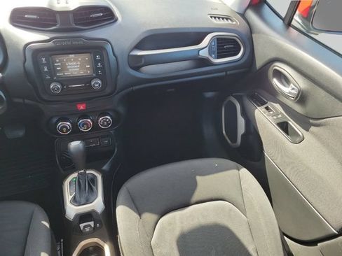 Used 2017 Jeep Renegade Latitude FWD image 14