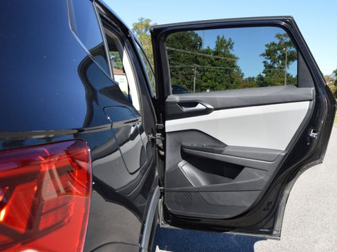 Used 2022 Volkswagen Taos SE image 19