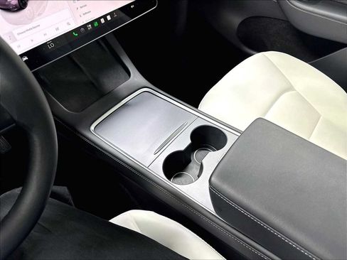 Used 2023 Tesla Model Y Long Range AWD/4WD image 19