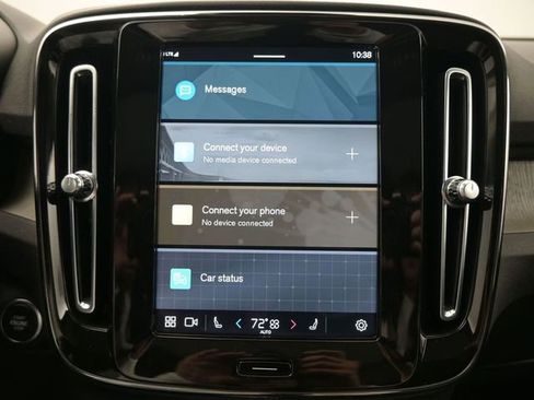 Used 2024 Volvo XC40 B5 Plus image 12