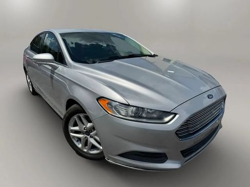 Used 2016 Ford Fusion SE FWD image 2