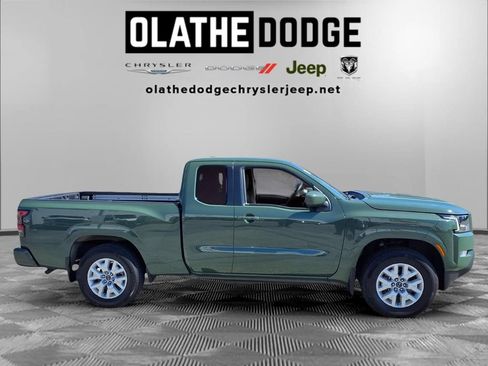 Used 2023 Nissan Frontier SV w/ SV Convenience Package RWD image 32