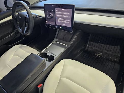 Used 2023 Tesla Model 3 Standard Range RWD image 5