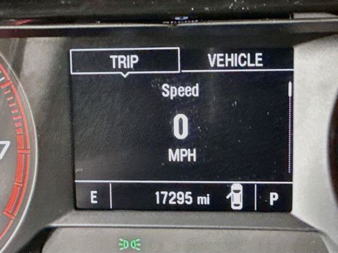 Used 2025 Chevrolet Trax RS w/ Driver Confidence Package FWD image 2