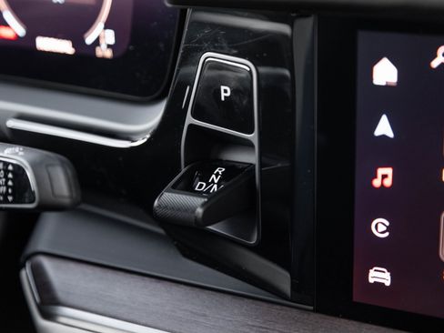 Used 2025 Porsche Cayenne Coupe image 18