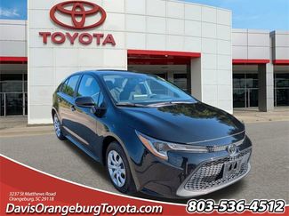 Certified 2022 Toyota Corolla LE image 1