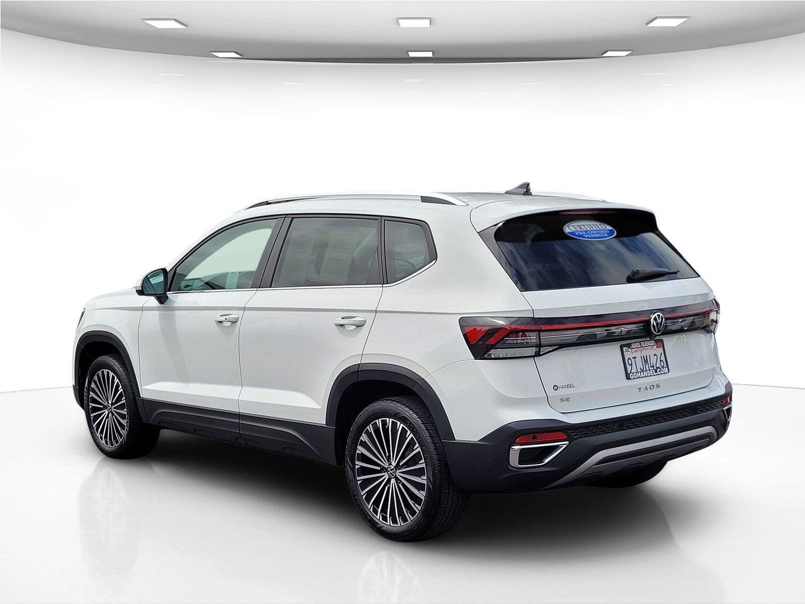 Certified 2025 Volkswagen Taos SE FWD image 8