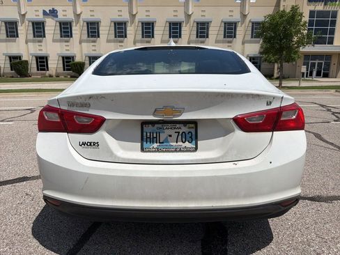 Used 2017 Chevrolet Malibu LT FWD image 4