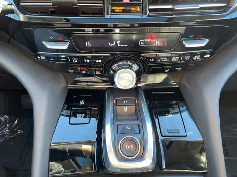 Used 2024 Acura MDX SH-AWD w/ Technology Package image 32