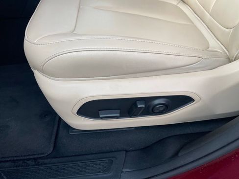 Used 2024 Jeep Grand Cherokee Limited image 11