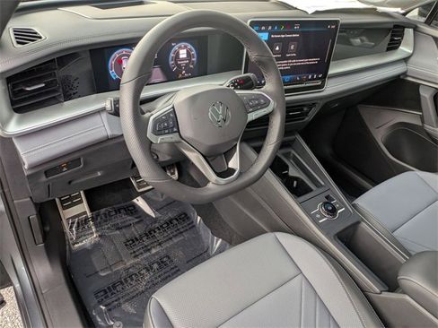 New 2025 Volkswagen Tiguan SE R-Line image 11