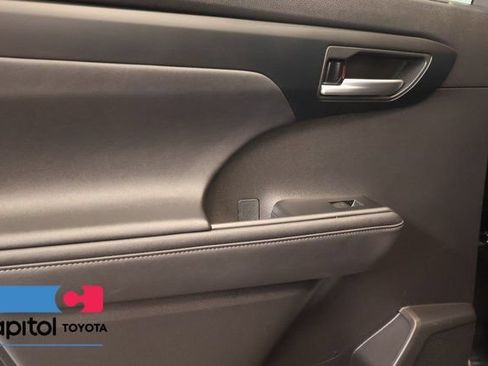 Certified 2023 Toyota Highlander XLE AWD/4WD image 32
