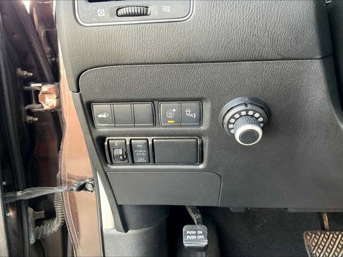 Used 2017 Nissan Armada Platinum image 32