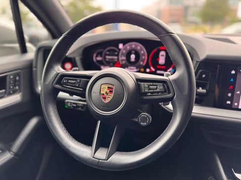 Used 2024 Porsche Cayenne AWD/4WD image 25