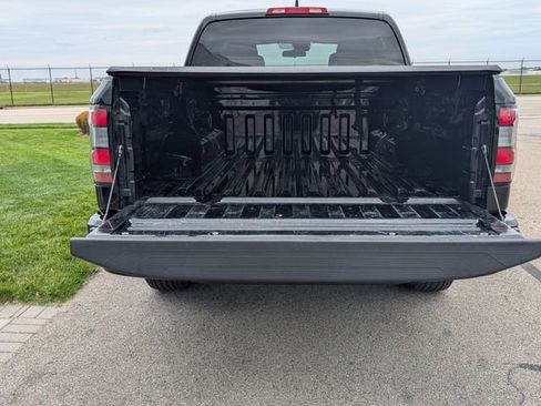 Used 2022 Nissan Frontier SV RWD image 8