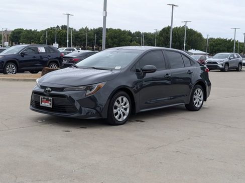 Used 2025 Toyota Corolla LE FWD image 9