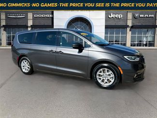 Used 2023 Chrysler Pacifica Touring-L FWD video 1