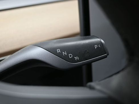 Used 2023 Tesla Model 3 Standard Range image 18