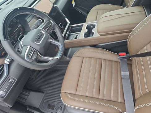 New 2026 GMC Acadia Denali Ultimate w/ LPO, Floor Liner Package image 17