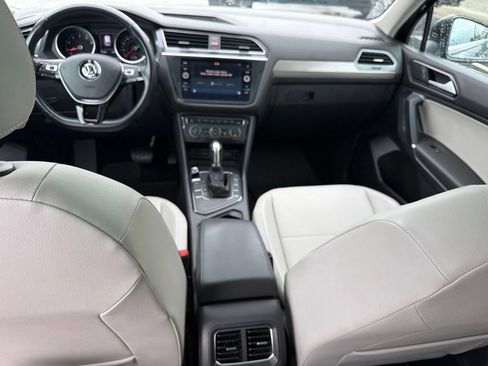 Used 2018 Volkswagen Tiguan SE w/ Panoramic Sunroof Package FWD image 13