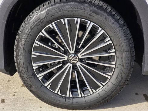 New 2026 Volkswagen Tiguan S FWD image 8