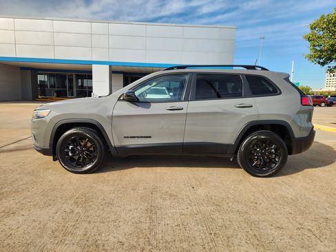 Used 2023 Jeep Cherokee Altitude Lux image 5