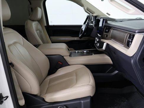 Used 2022 Ford Expedition Limited image 13