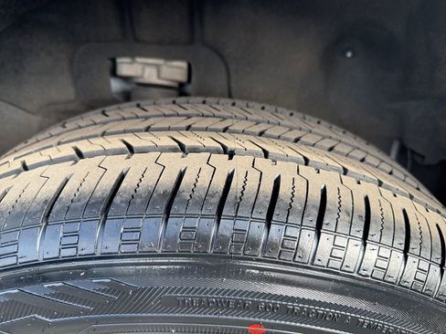 Used 2023 Jeep Grand Cherokee Limited w/ Black Appearance Package image 33