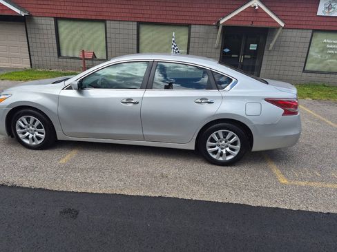 Used 2013 Nissan Altima 2.5 S FWD image 5