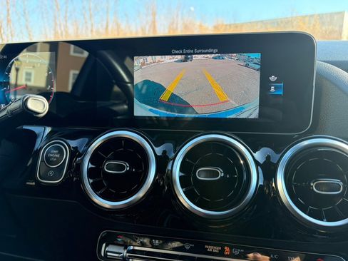 Used 2021 Mercedes-Benz GLA 250 4MATIC image 33