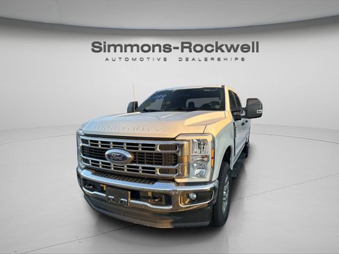 Used 2024 Ford F250 XLT AWD/4WD image 3