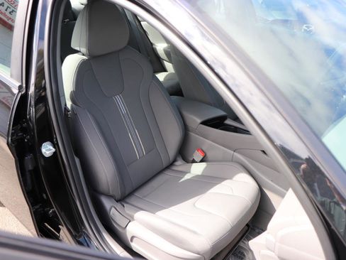 Used 2025 Hyundai Elantra SEL FWD image 14