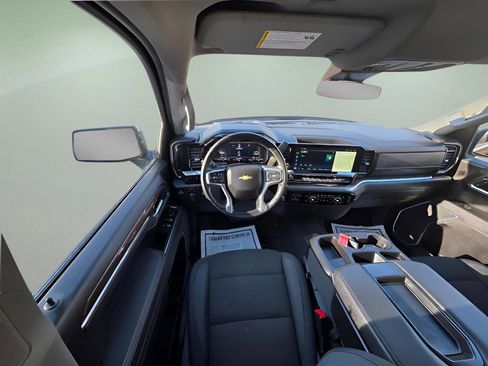 Used 2025 Chevrolet Silverado 1500 LT AWD/4WD image 13