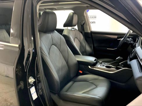Used 2020 Toyota Highlander Platinum image 8