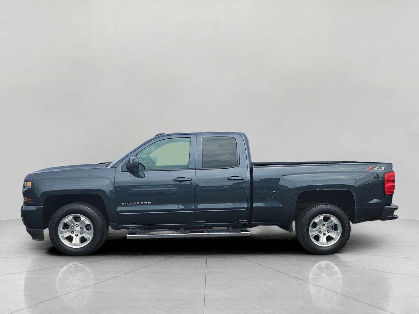 Used 2018 Chevrolet Silverado 1500 LT w/ All Star Edition AWD/4WD image 5